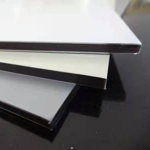 Sự khác biệt giữa lớp phủ PE và PVDF là gì?